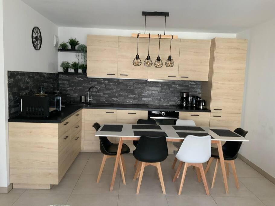 Logement Cosy Climatise Avec Parking Aix-en-Provence Esterno foto